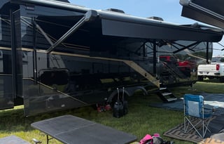 Pet Friendly 2026 Jayco Pinnacle *Delivery Only*