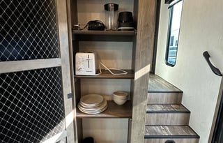 Comfortable Pet Friendly RV Loaded with Extras!!