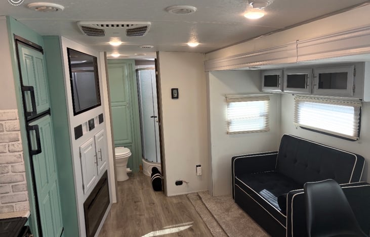 Living/Bathroom
