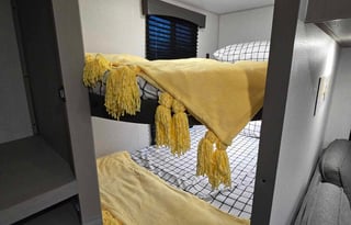 Brand New Viking, Spacious and Clean "The Beehive"