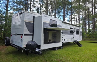 Family friendly with spacious private bunkroom!