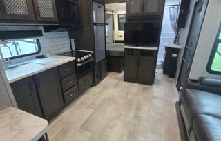 Toy Hauler 1.5 Bath 2021Grand Design Momentum 29G