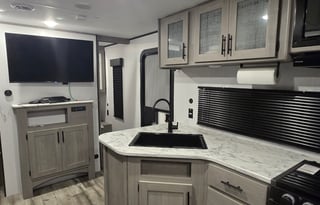 2024 Coleman Lantern 263BH