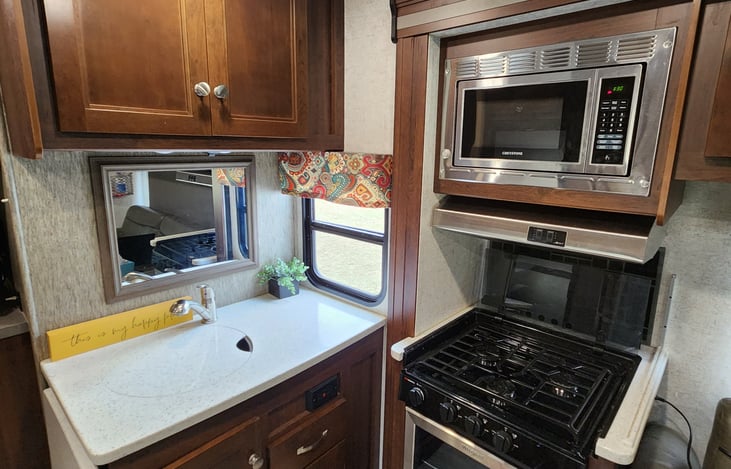 Kitchen area with Microwave, Gas stovetop and second refrigerator for extra drinks