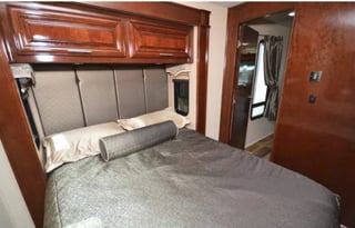 "BEAUTIFUL" 2018 Georgetown 38 ft Luxury RV