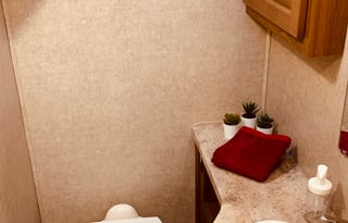 Lucy - Luxury RV for Your Stay in Camp Sherman