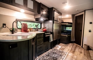 Secluded Luxury Camper in the Woods
