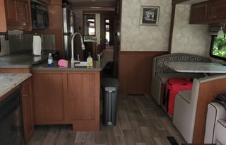 Large RV with 2 bathrooms