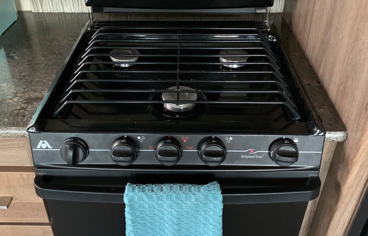 3 burner range with oven