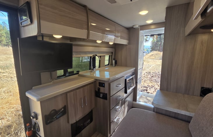 Sweet euro-style, soft-close cabinets and drawers.