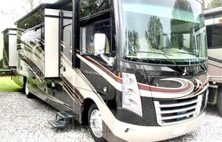 Challenger Luxury Class A Sleeps 4