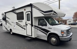 10-Person Jayco Redhawk 31F Vacation