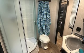 2022 Cherokee - Bring the kids!! Sleeps 9!!