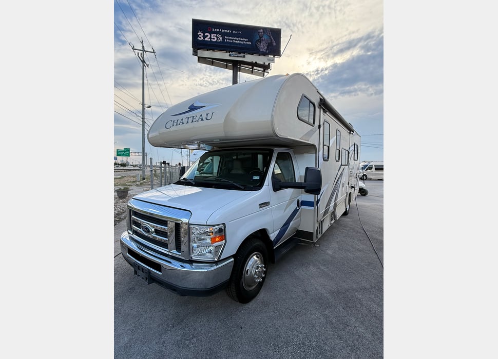 Class C Motor Home rentals in Kingsland