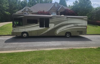 (2008 Winnebago Vectra) The Johnson's Road Coach