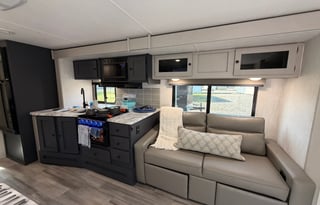 Family Adventure Camper – Apex 300BHS Bunkhouse RV