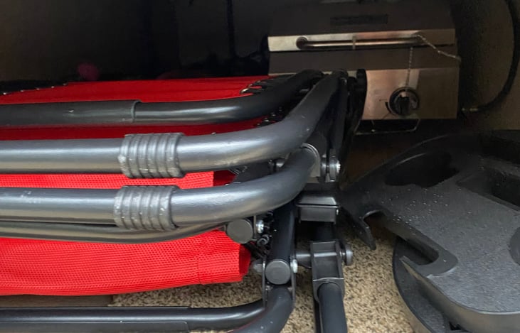 2 zero gravity chairs