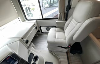 2024 Thor Ace 32B (Sleeps 8 to 9!