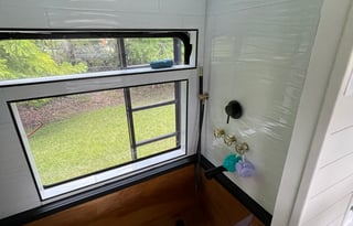 Luxury Off/On-Grid Modern City Bus, Tub & Slides!