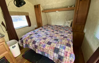 Bunkhouse - Cozy Camper! Sleeps 5-7