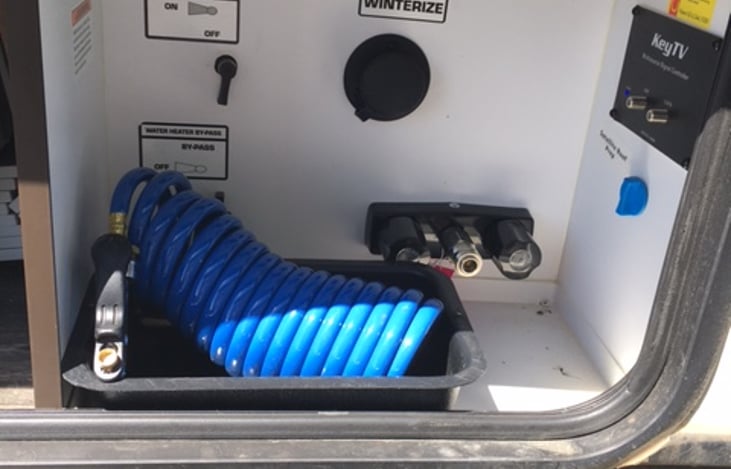 The outdoor shower with hot/cold water allows you to easily rinse muddy shoes or feet, or enjoy a refreshing spritz to cool off.