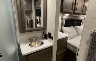 NEW Fully Equipped Quantum Bunkhouse With Solar!