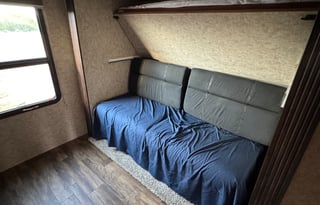 Luxury Bunkhouse Camper – Pet & Family Friendly