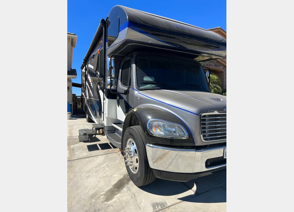 Class C Motor Home rentals in Stanton