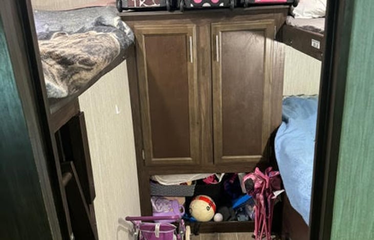 Bunk House (3 Kids Bunks)