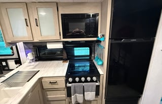 2024 Wildwood Bunkhouse – Sleeps 6, Starlink, Solar, Pets OK