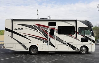 2022 ACE 27 FT Easy to Drive Class A! Sleeps 6-8