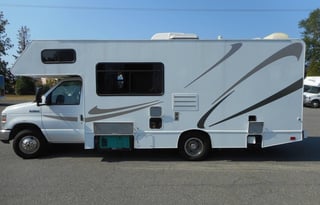 2017 Thor Motor Coach Majestic 23a