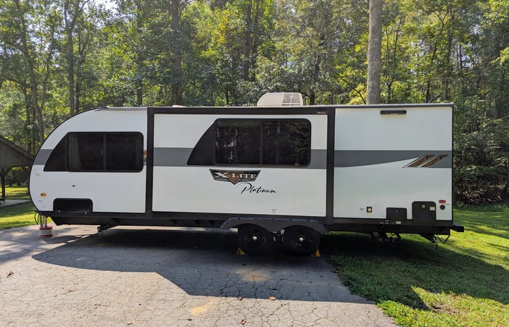 Step into comfort with this 2024 Wildwood X-Lite 240BHXL. This family-friendly bunkhouse camper comfortably sleeps up to 8 with a King-size Versa-Tilt bed, large bunks, modern interior, and more.