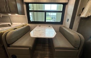 The Cowtown Coach! - AutoLevel, 2 A/Cs, Bunk Model