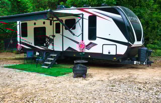 Generator / Sleeps 6  Plus / Deck