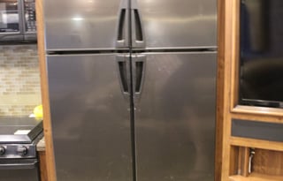 Pet friendly with TWO BATHROOMS!  Whaaaaat?