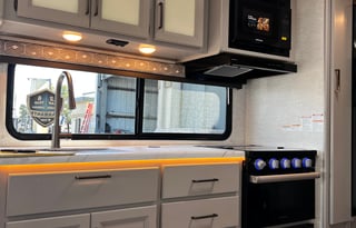 2024 Thor Four Winds 26X | Modern RV | Delivery