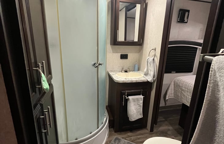 bathroom with standup shower