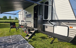 Family Camper Sleeps 8 | Delivery & Setup