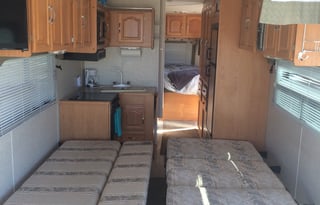 2005 28ft Toy Hauler Large Garage Pets ok free gen