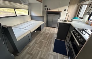 Huge and Light! - 2024 Tracer 240BHSLE