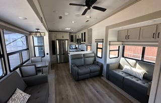 *Crazy Clean” 2024 5th Wheel!! Luxury RV!