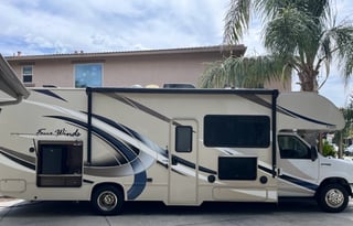 2018 Thor Motor Coach Four Winds 29G
