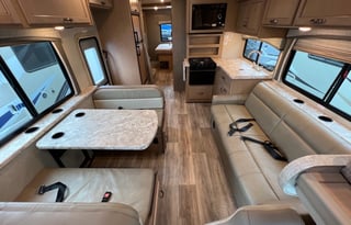 30' Thor 10 Sleeper w Bunks 2 SlideOut Rooms WiFi