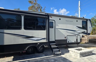 Roberts 2021 Keystone Montana Couples