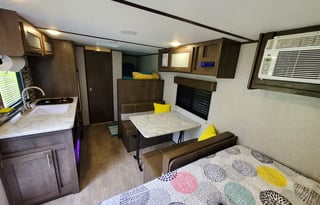 2021"THE LITTLE MRS" Bunks/4"Topper/Fully Stocked