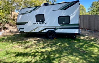 2025 Heartland Eddie Bauer 21’ Camper–Sleeps 6