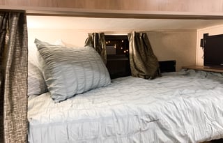 Enzo: New, Kid friendly, 2 full bath, washer/dryer