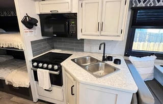 Midwest Glamper, 2023 Jayco Redhawk 31F