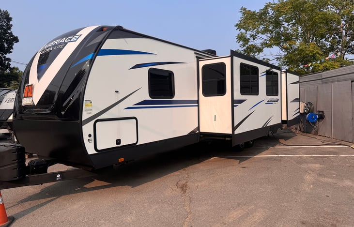 Front Right- Storage compartment, dual bump out,